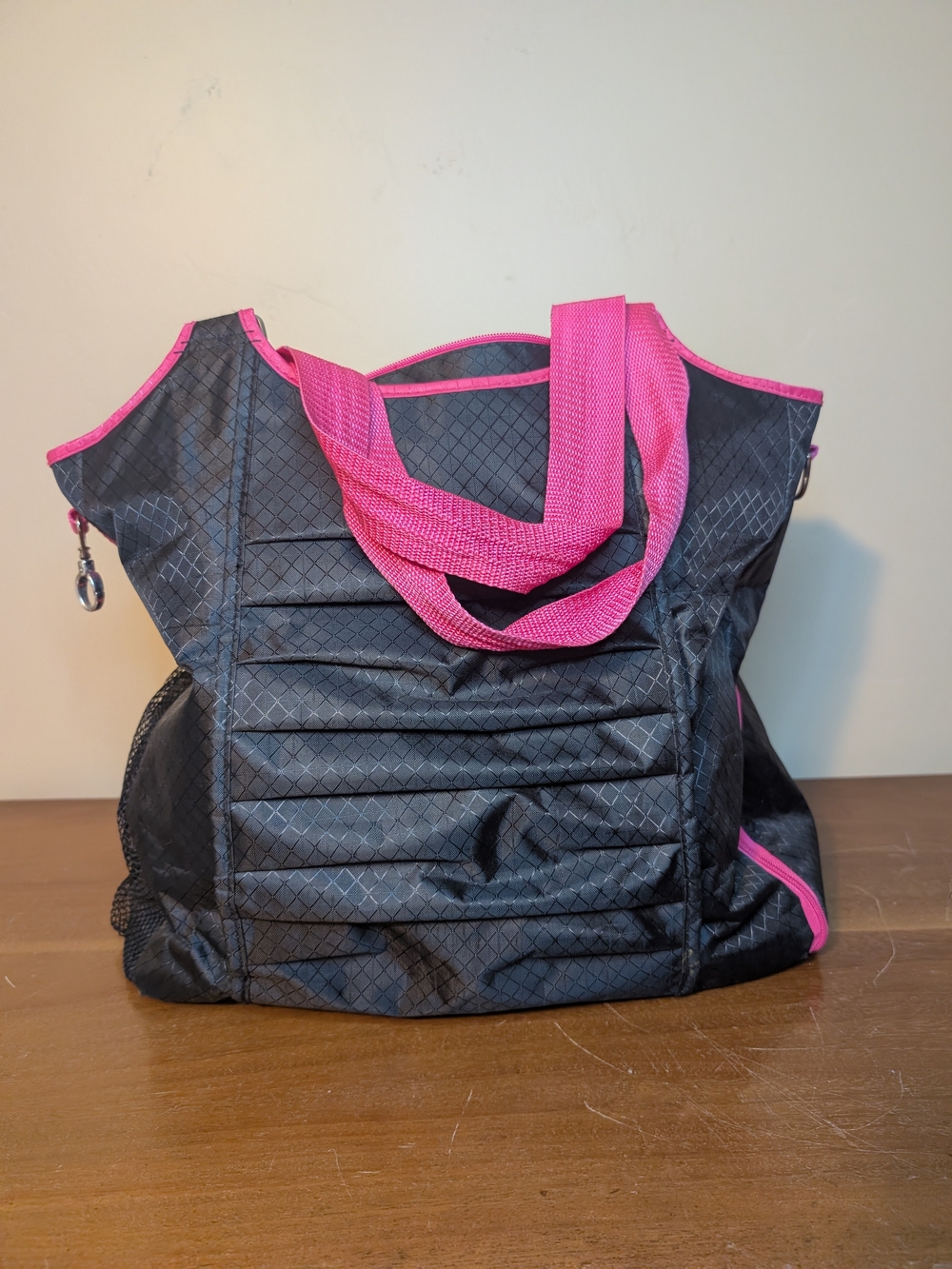 thirty-one Black & Pink Travel Athletic Tote Bag with separate shoe compartment